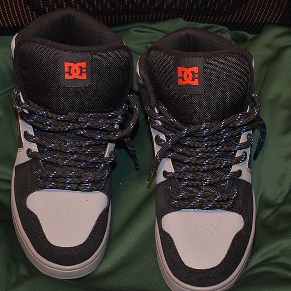 Sold DC Skateboarding Shoes Men's Grey, Black & Red Size 11 - Picture 2 of 7